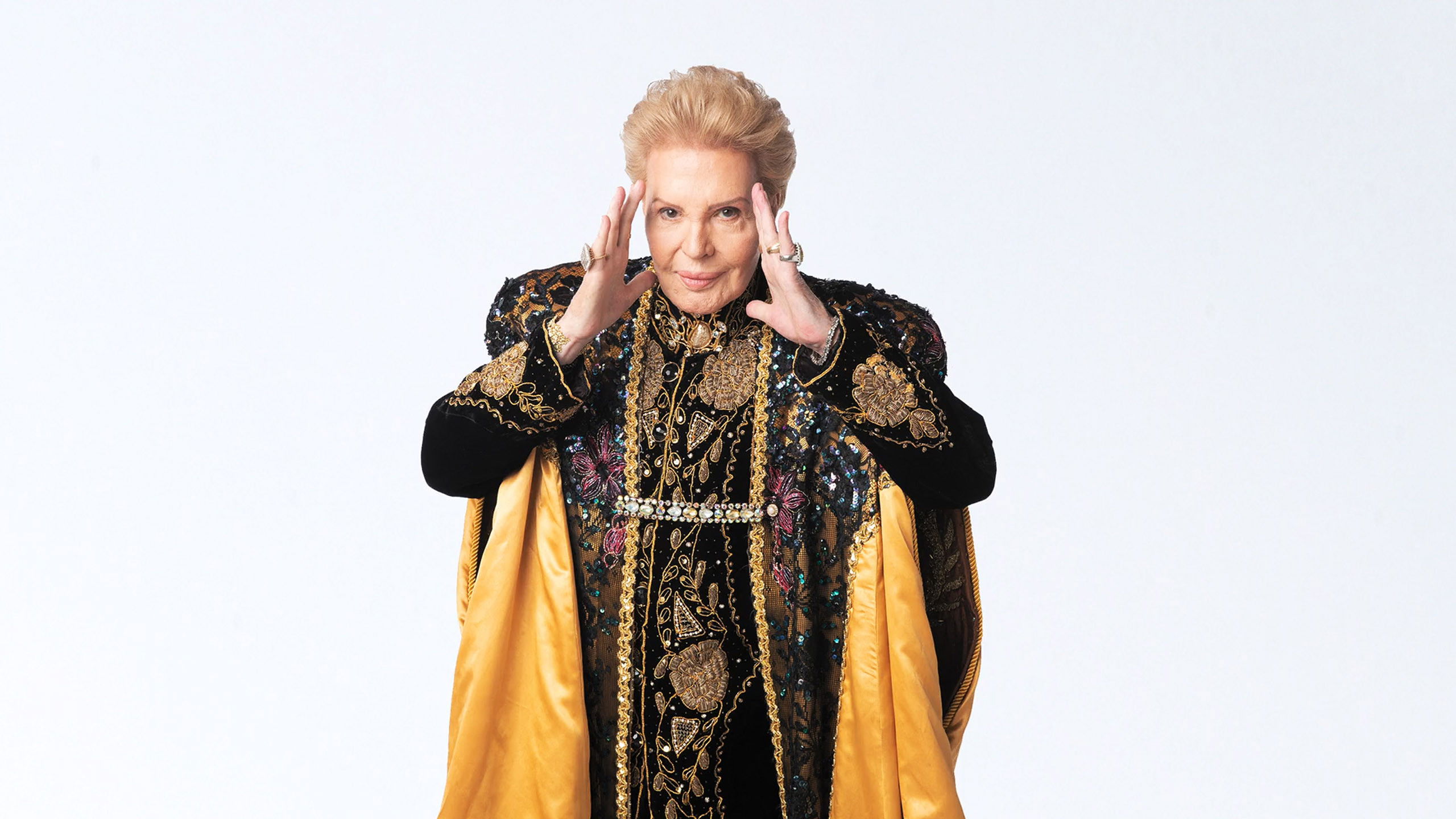 Mucho Mucho Amor: The Legend of Walter Mercado